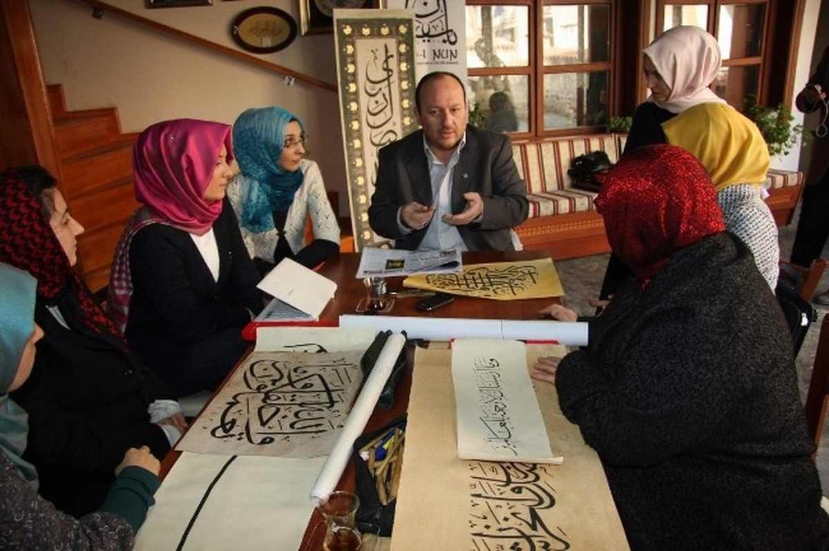Özel Haber) Hanım Hattatların Eserleri Bursa Camilerini Süslüyor