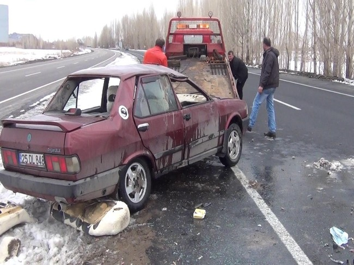 Pasinler\'de Trafik Kazası: 1 Ölü 4 Yaralı