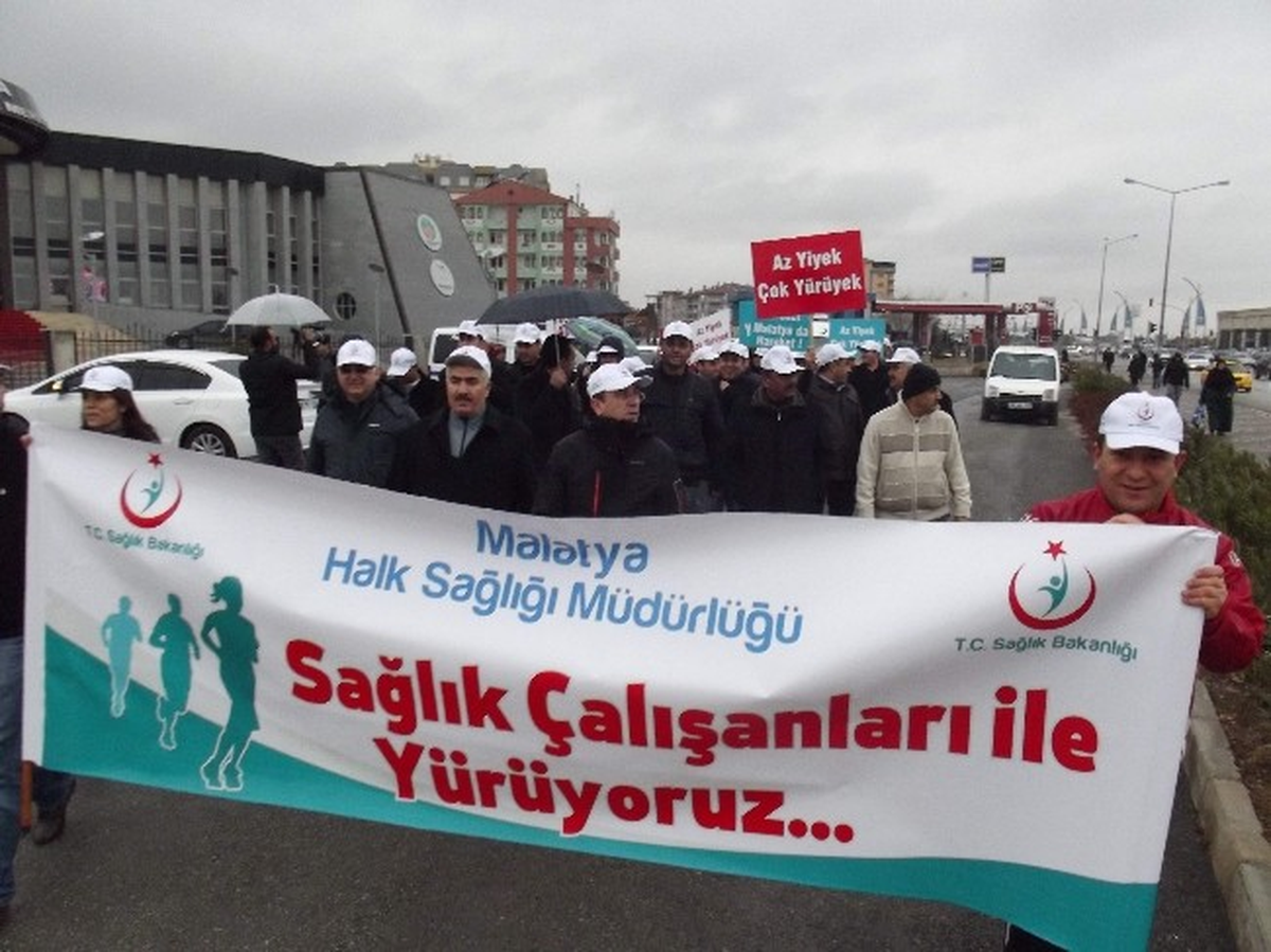 Sağlık Çalışanları Sağlık İçin Yürüdü