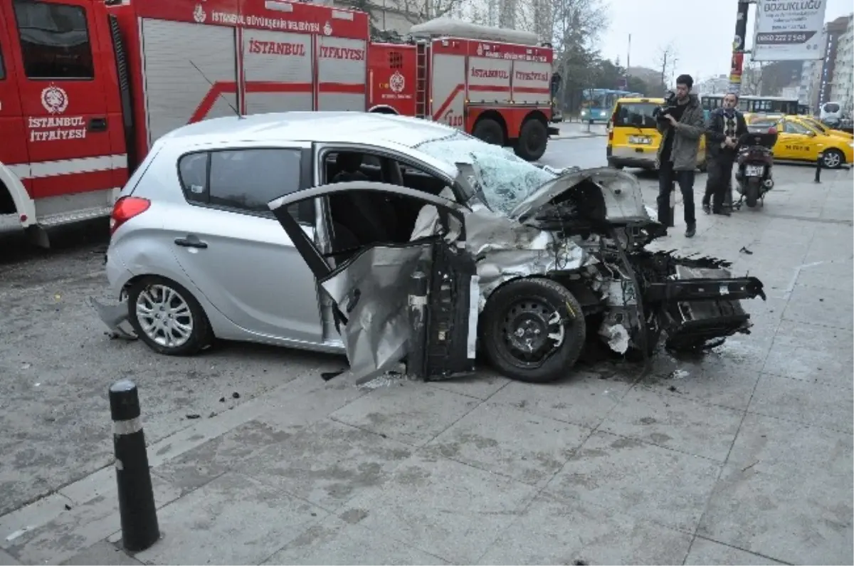 Şişli\'de Trafik Kazası: 4 Yaralı