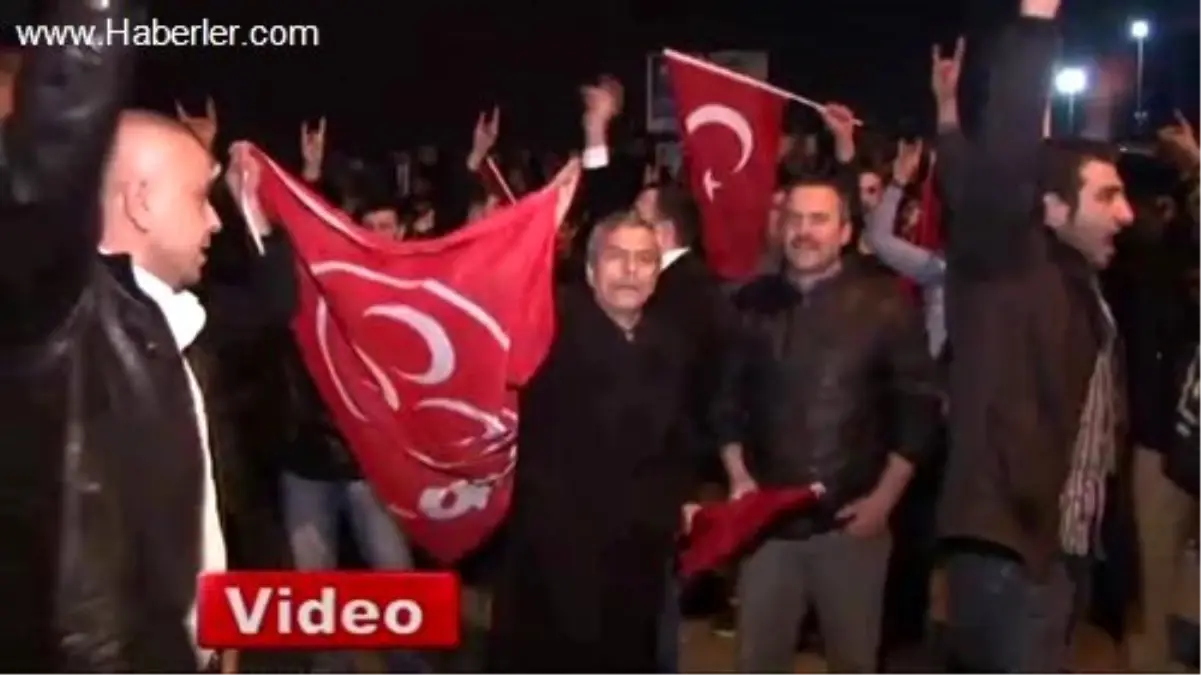 Ülkü Ocaklarından TRT Önünde Protesto