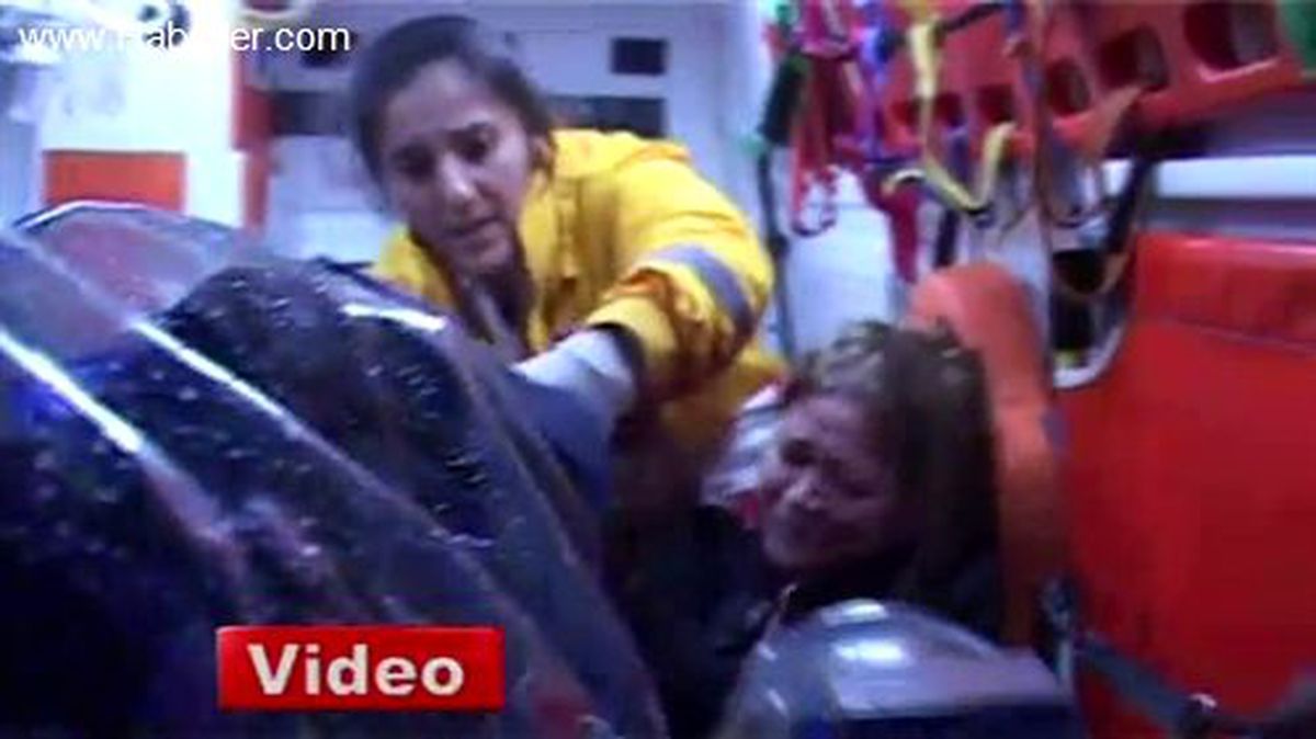 Yolcu Otobüsü Şarampole Yuvarlandı: 10 Yaralı