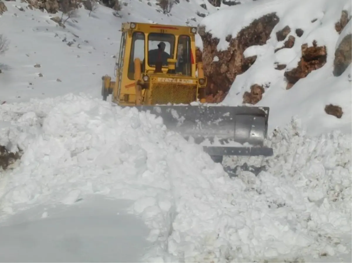 Adıyaman\'da 36 Köy Yolu Ulaşıma Kapandı