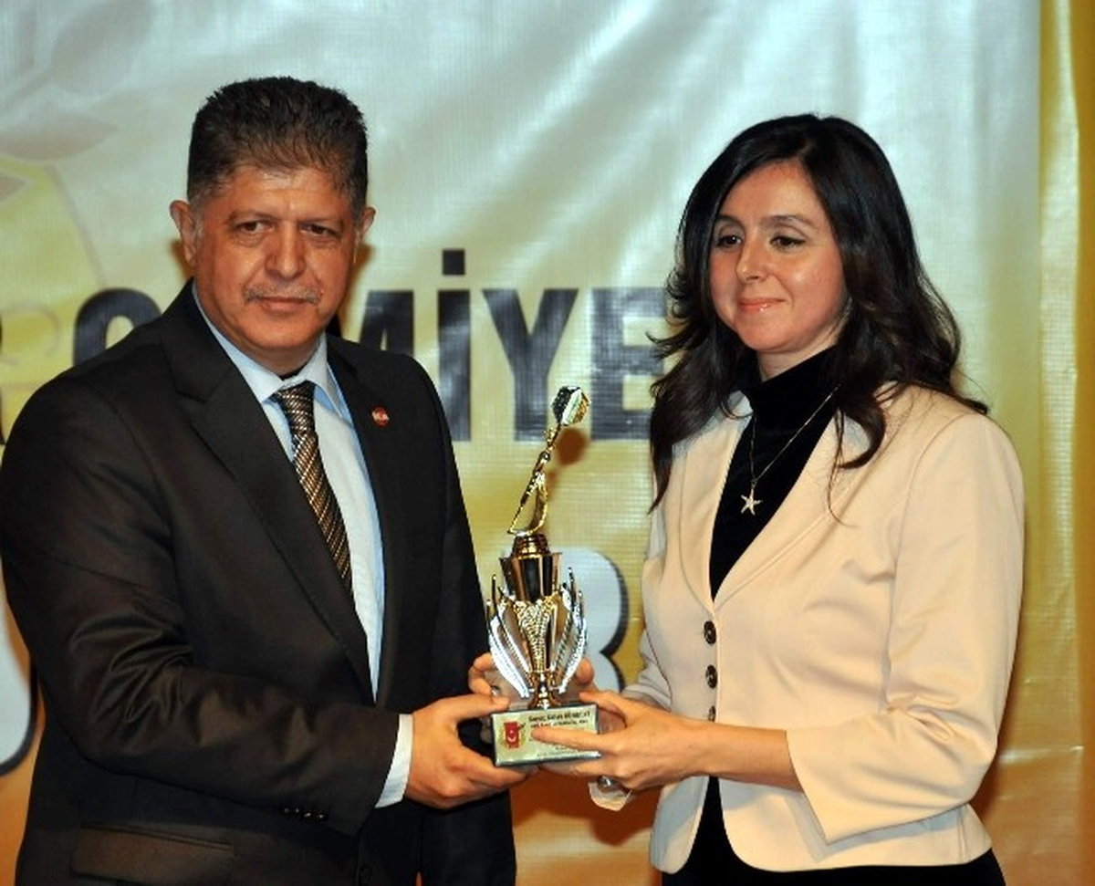 Agc\'den Adü Basın ve Halkla İlişkiler Müdürü Gündeay\'a 2013 Yılı Özel Ödülü?