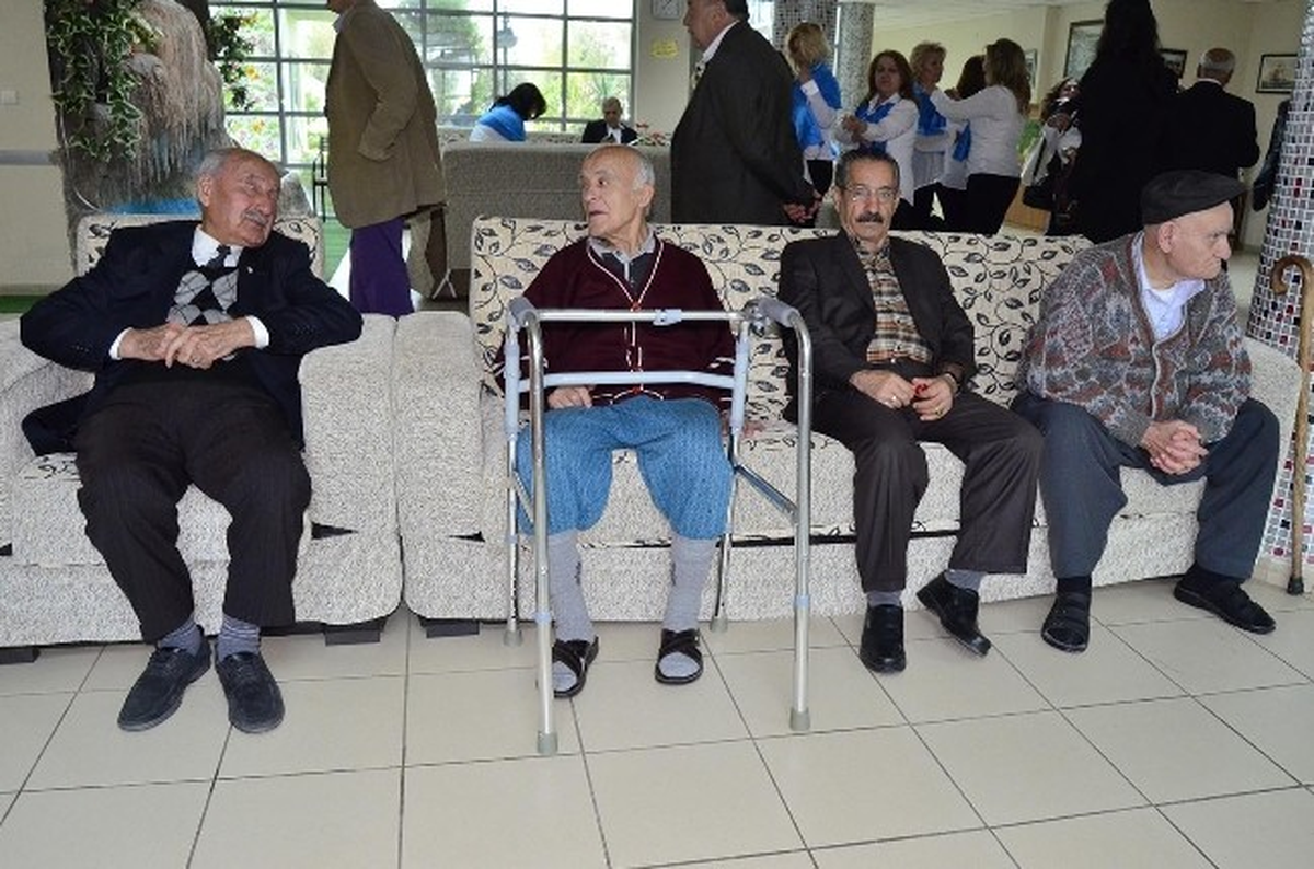 Avrupa Hospıtal Çalışanlarından Huzurevi Ziyareti