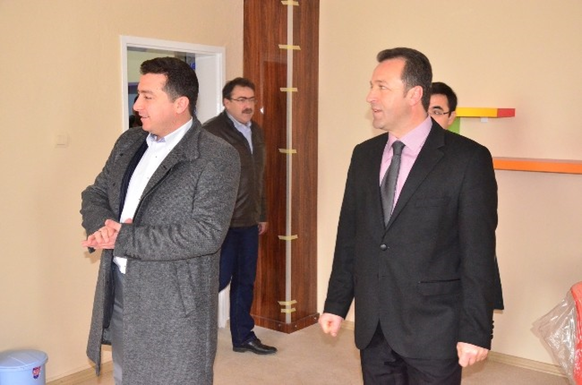 Bozüyük Belediyesinden Ertuğrulgazi İlkokulu\'na Kütüphane