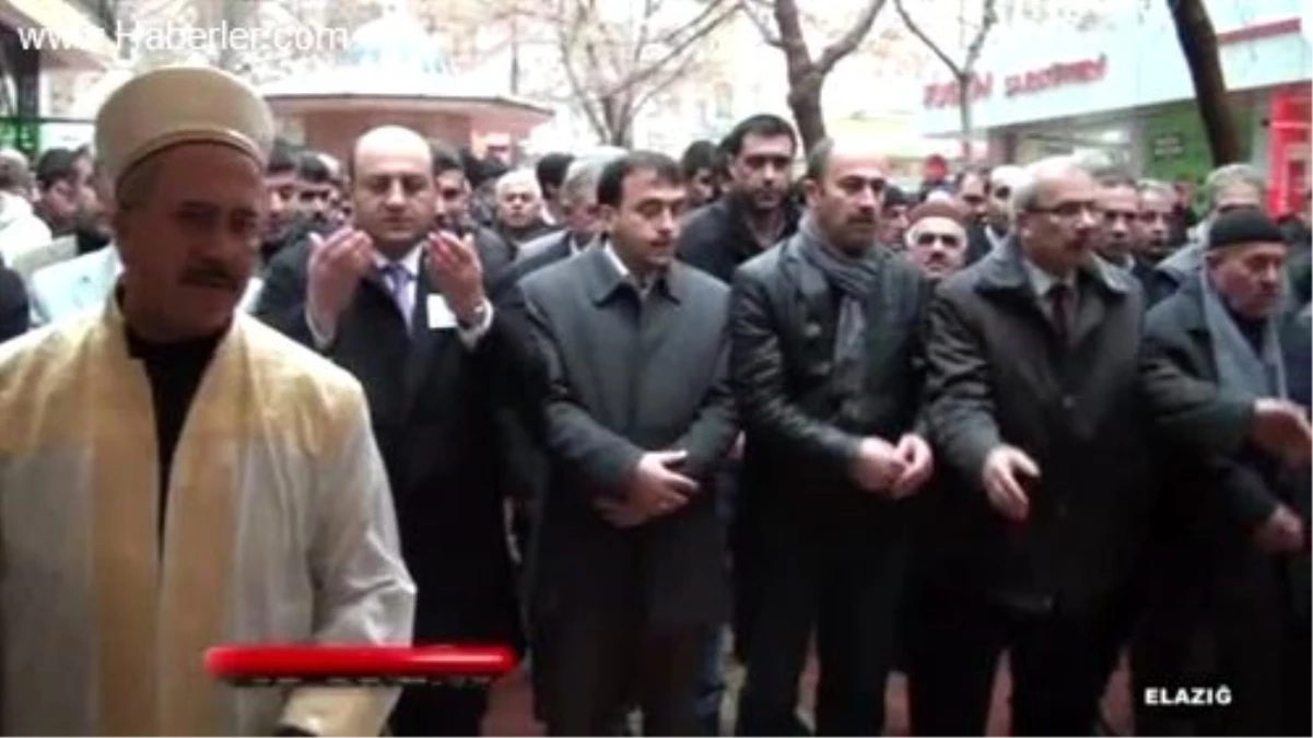 MHP\'li Akyıldız İçin Tüm Yurtta Gıyabi Cenaze Namazı Kılındı