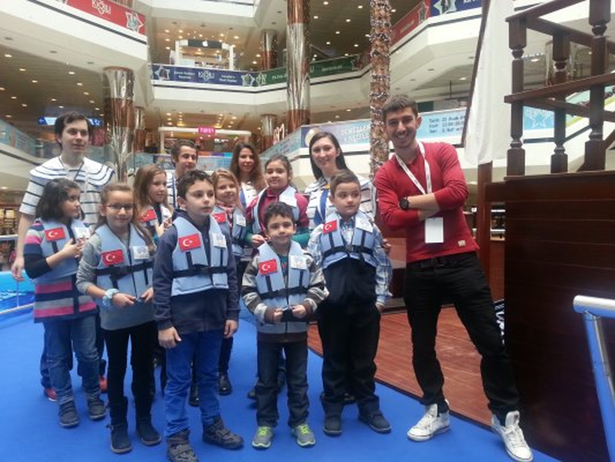 Denizlerin Minik Kaşifleri Cevahir AVM\'de