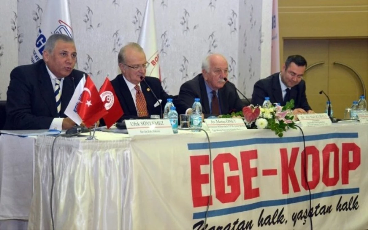 Ege-Koop \'Türkiye Ekonomisi Nereye Gidiyor?\' Paneli Düzenledi