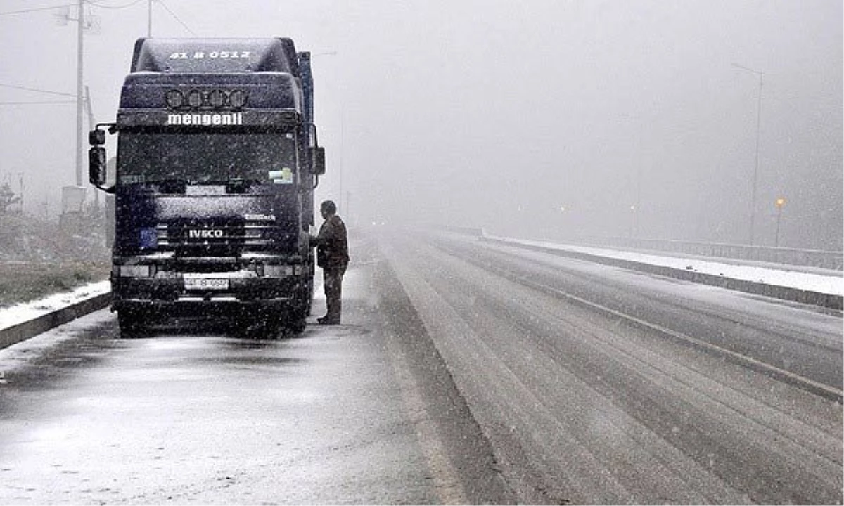 Erciyes Yolu Tipi ve Fırtına Nedeniyle Kapandı