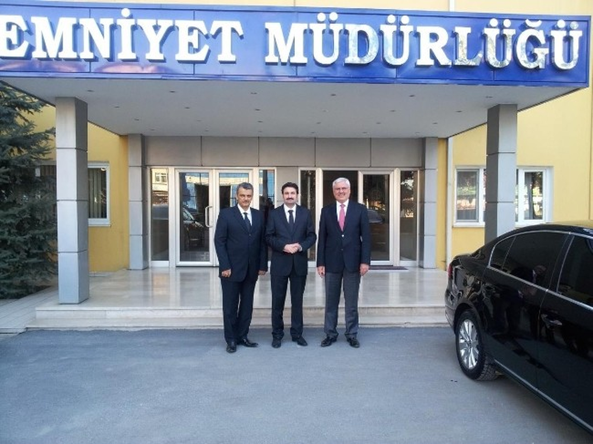İnsan Hakları Komisyonu Başkanı Üstün\'den Emniyete Ziyaret