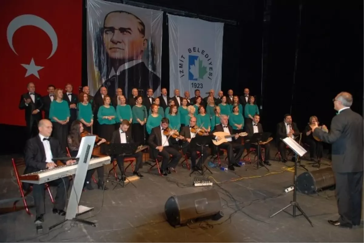 İzmit\'te Türk Sanat Müziği Korosundan Muhteşem Konser