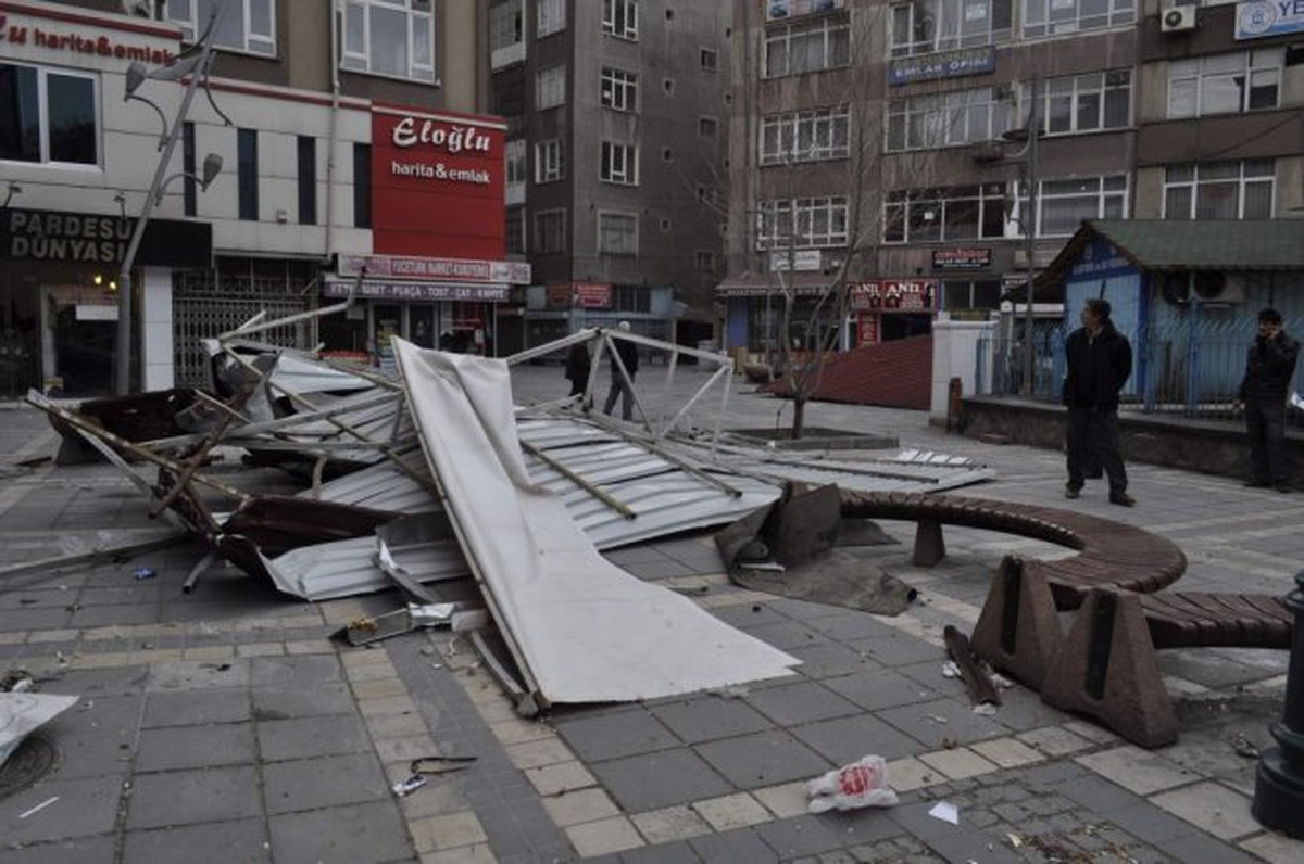 Kayseri\'de Rüzgarın Hızı 50 Kilometreye Ulaştı