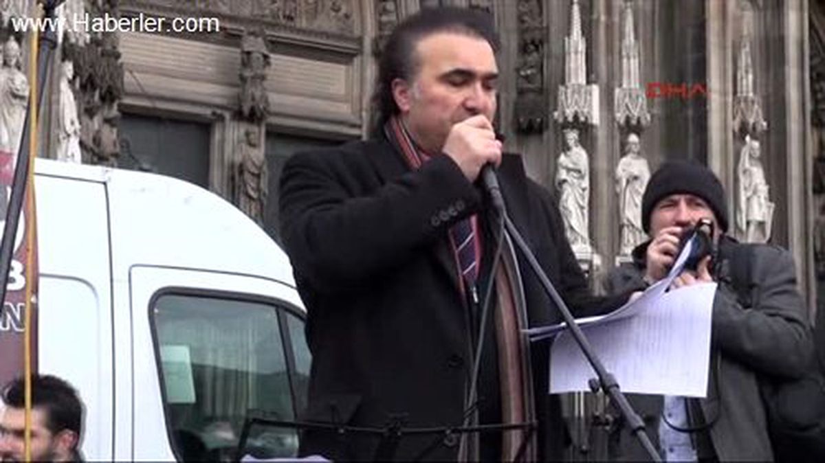 Köln\'de Yolsuzluk Protestosu