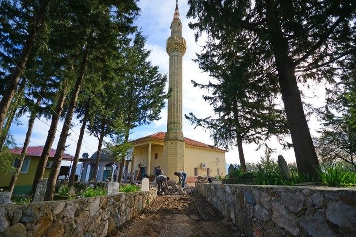 Kumluca Belediyesinden Cami Çevre Düzenlemesi