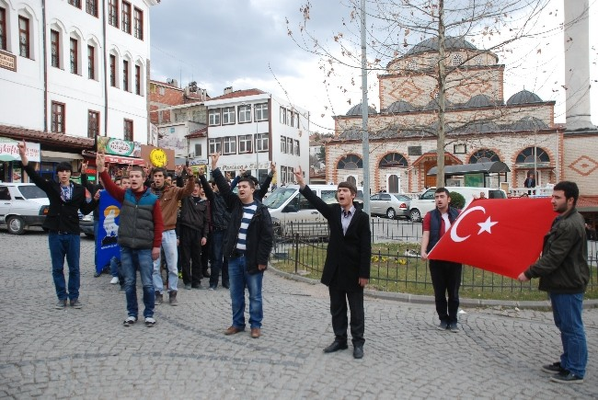 Niksar\'da Ülkücü Gençlerden Saldırıya Tepki