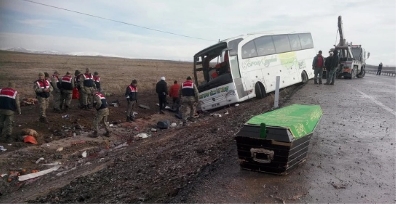 Sivas\'ta Otobüs Devrildi: 9 Ölü (7)