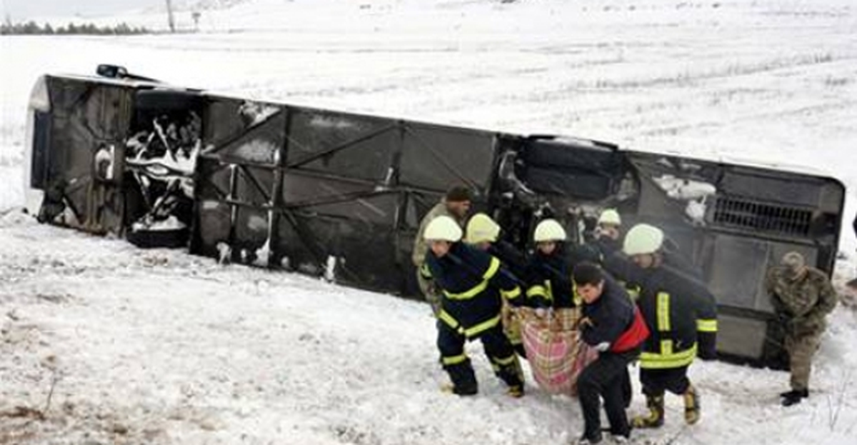 Sivas\'ta Devrilen Otobüsün Yolcusu: Şoför Uyukluyordu