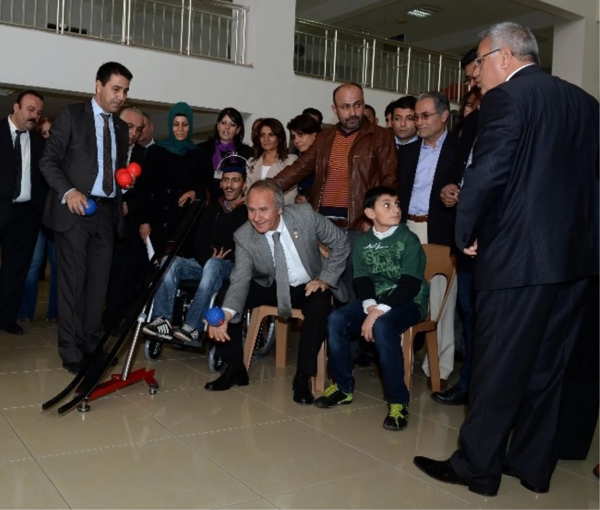 56 Engelli Vatandaşa Tekerlekli Sandalye Dağıtıldı