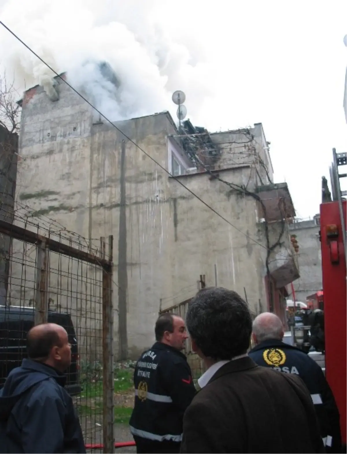 Ahmet Dedenin Evi Yangına Teslim Oldu