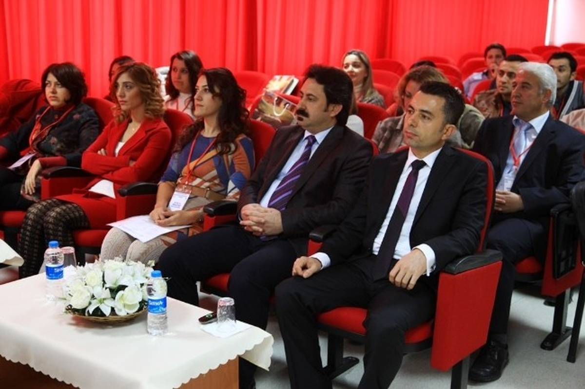 Asü\'de Fen Bilimleri Öğretmenlerine Seminer