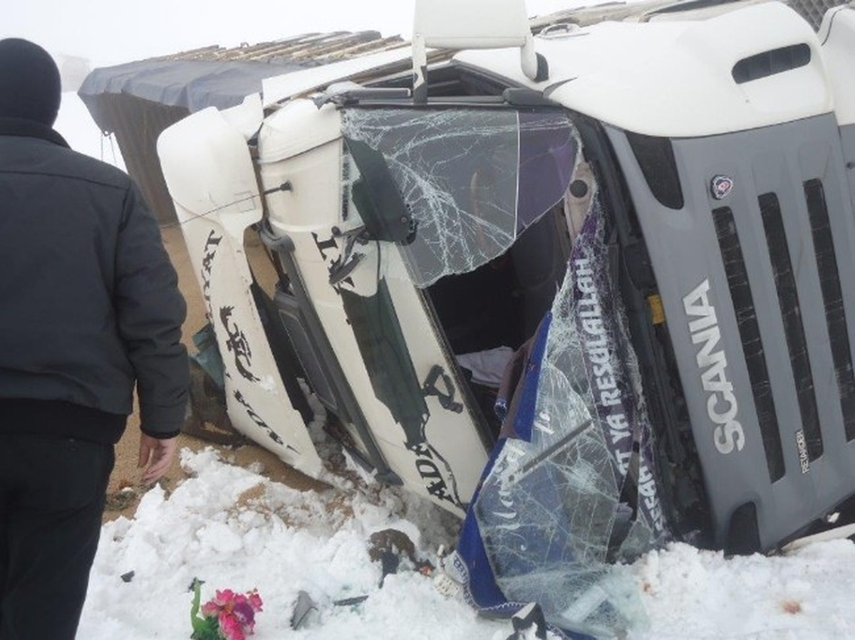 Buğday Yüklü Tır Şarampole Uçtu