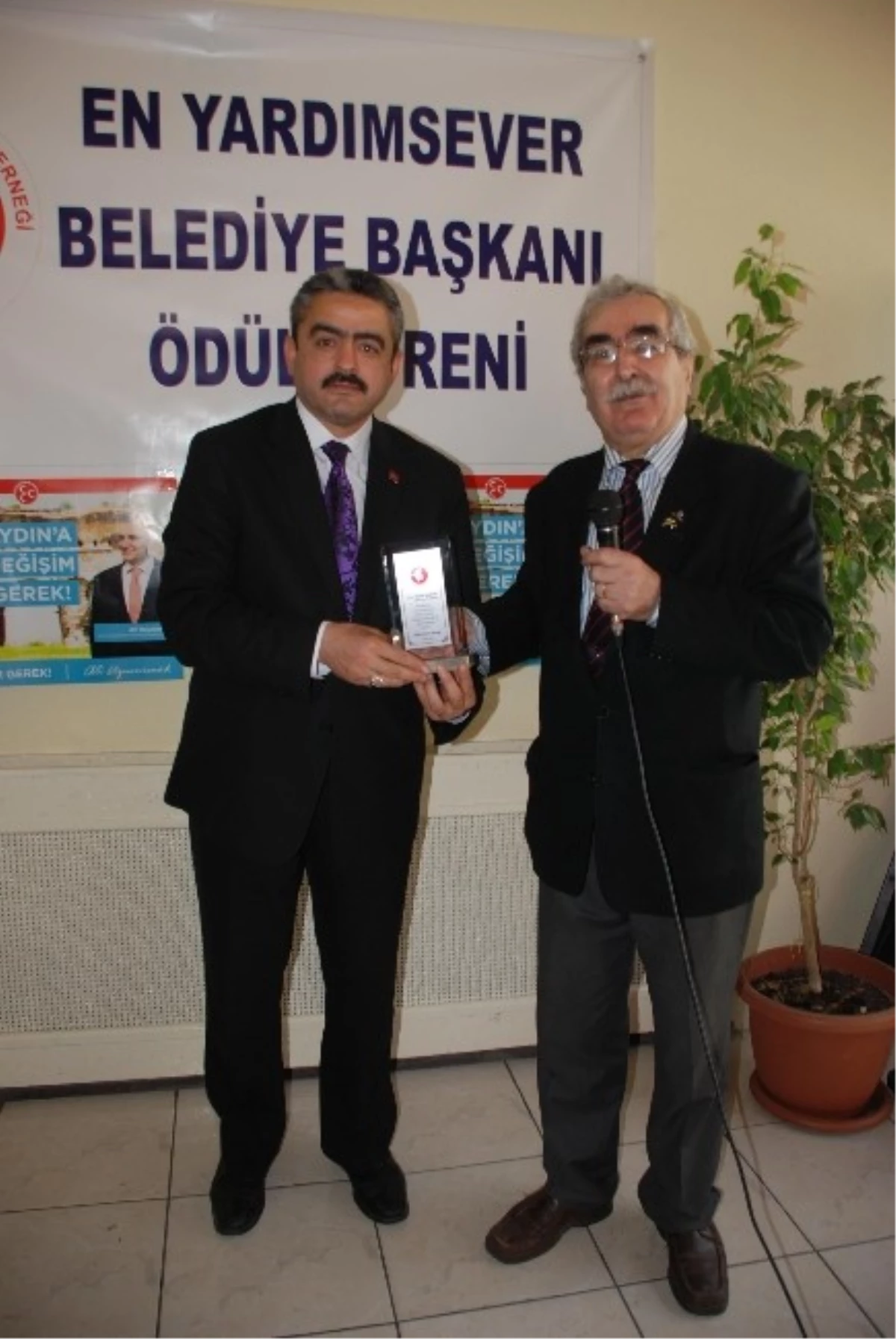Haluk Alıcık, En Yardımsever Belediye Başkanı Seçildi