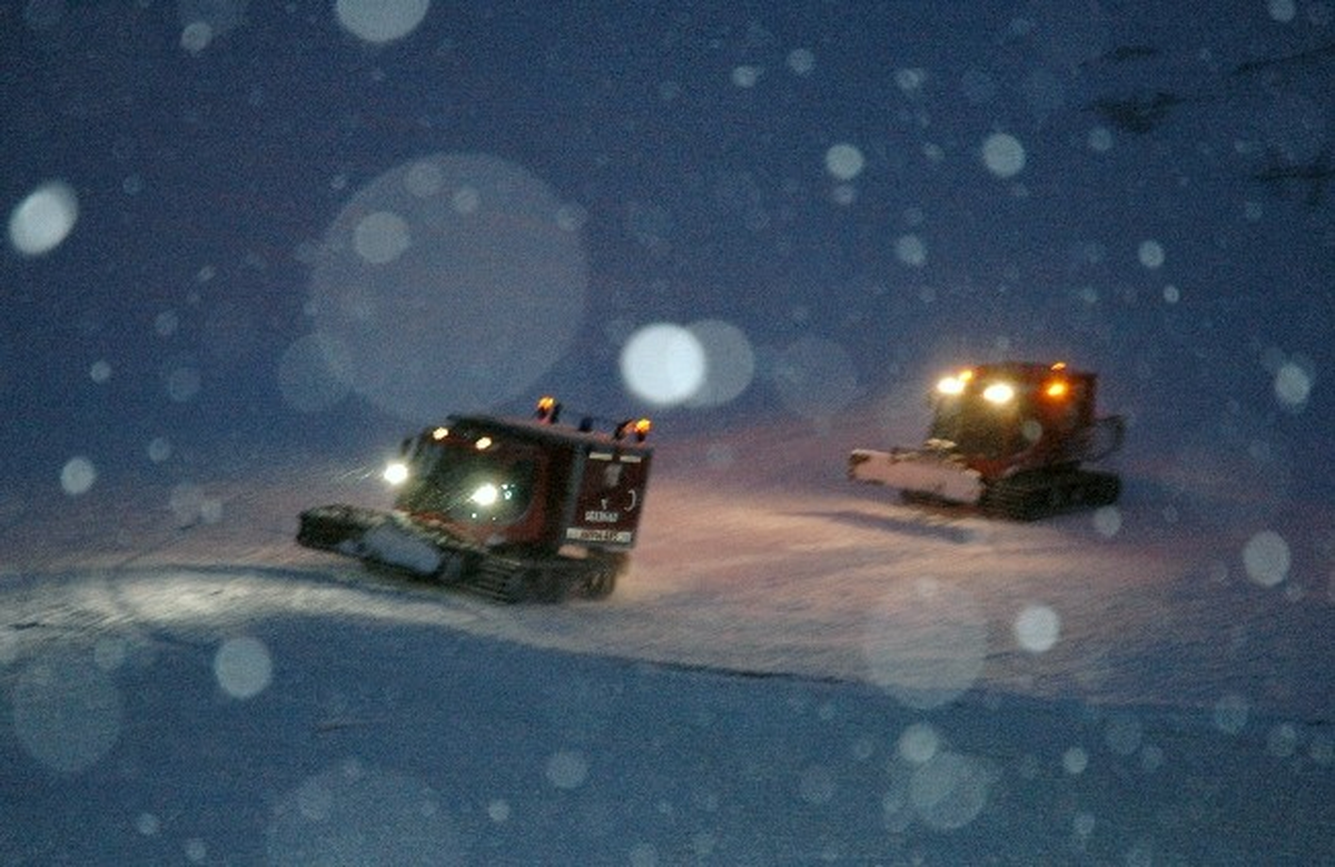 Kar ve Tipi Nedeniyle Yolu Kapanan Köylerden 16 Hasta Kurtarıldı