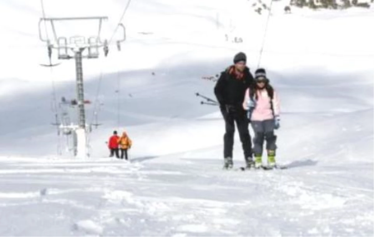Kayak Merkezinde Kar Sevinci