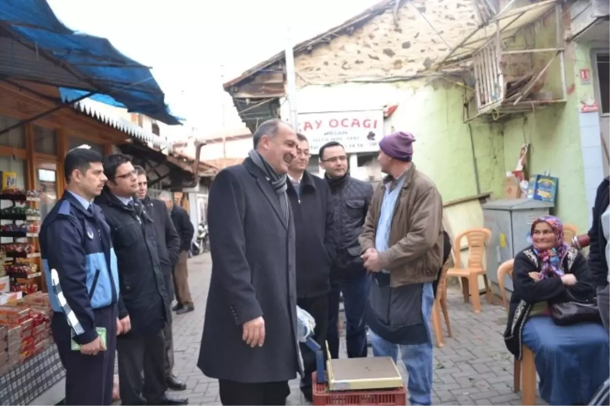 Kula\'da Başkan Aşkın Esnafın Dertlerini Dinledi