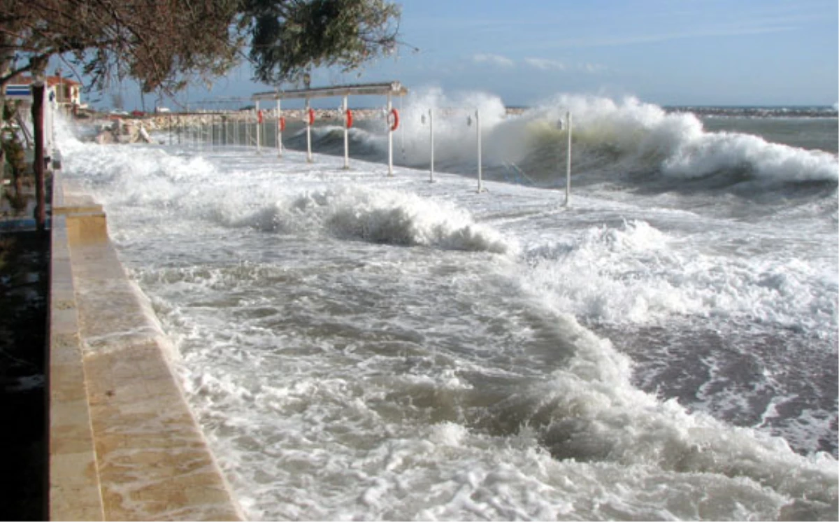 Meteorolojiden Kıyı Ege\'ye Yağış, Ege Denizi\'ne Lodos Uyarısı