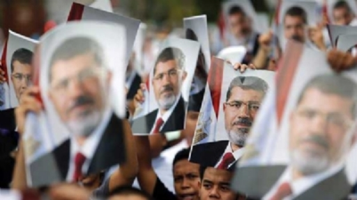 Mursi\'nin Yargılanması Protesto Edildi
