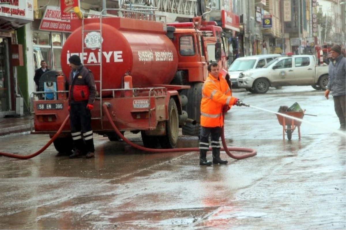 Suşehri Belediyesi Temizlik Çalışması Yaptı