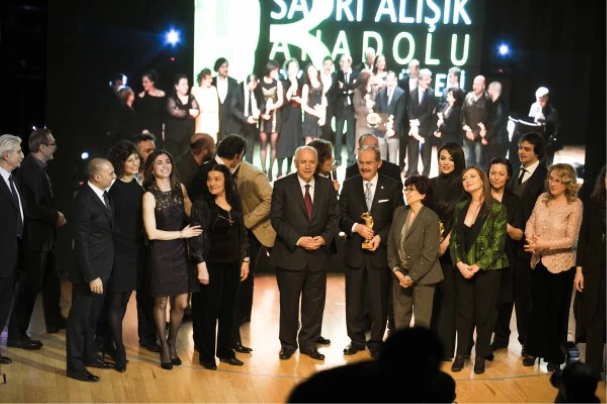 4.Sadri Alışık Anadolu Tiyatro Oyuncu Ödülleri Sahiplerini Buldu