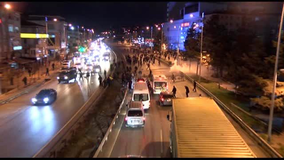 5büyükçekmece Adliyesi Önünde Bekleyen Gruba Polis Müdahale Etti