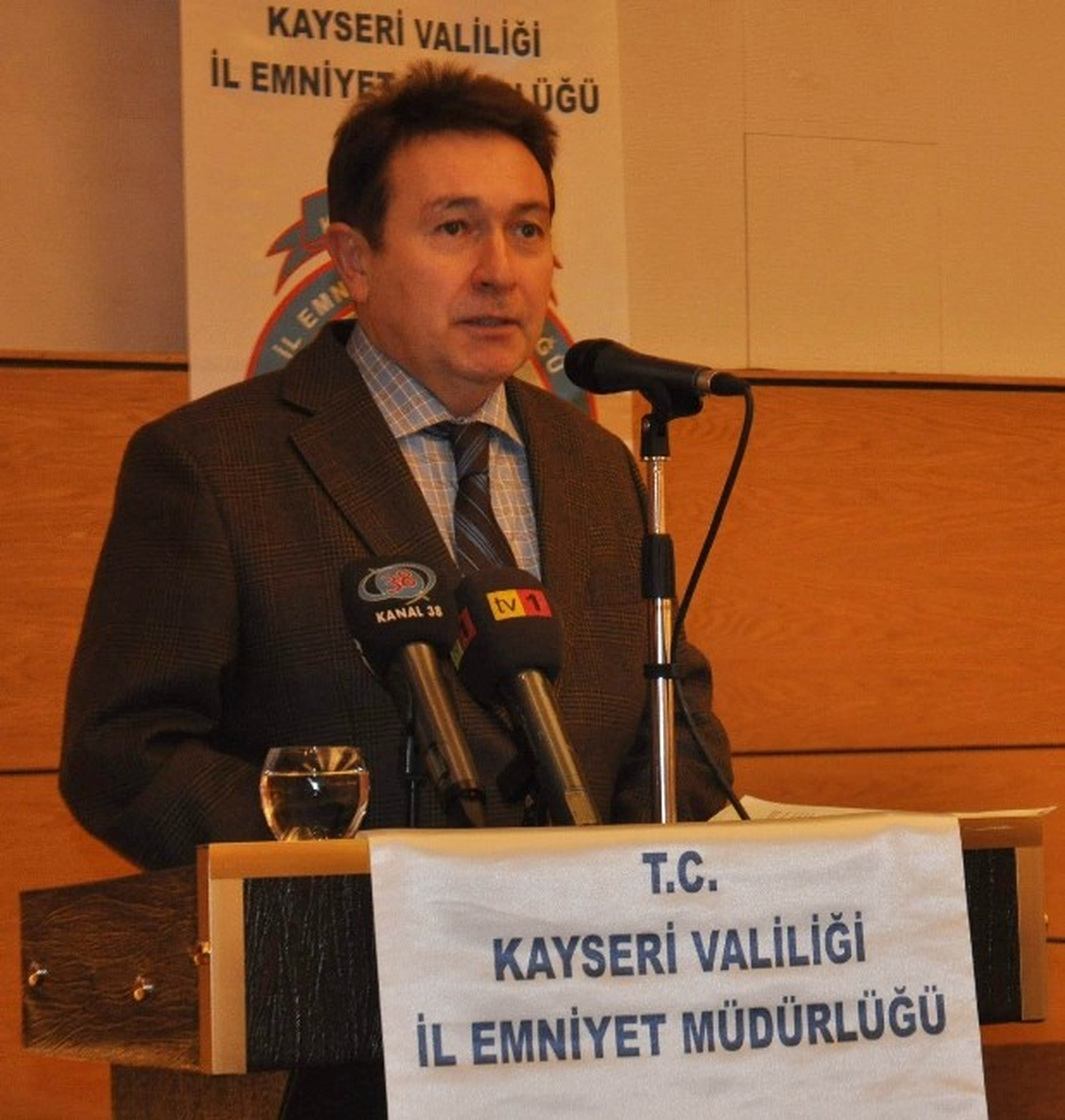 Agü Rektörü Sabuncuoğlu: "Amerika\'daki Bir Şehirde Benim Hesabımdan 5 Bin Dolar Alınmış"