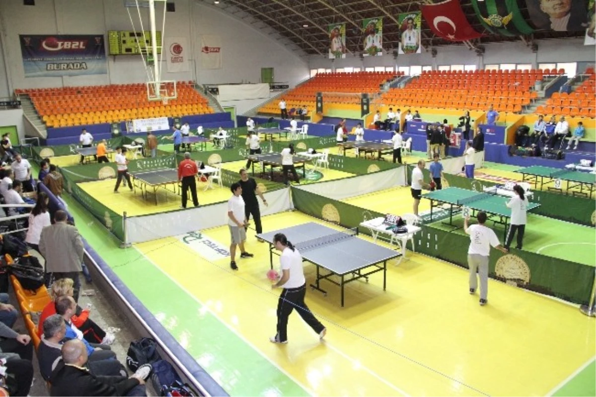 Akhisar\'da İlk Kez Masa Tenisi Turnuvası Yapıldı
