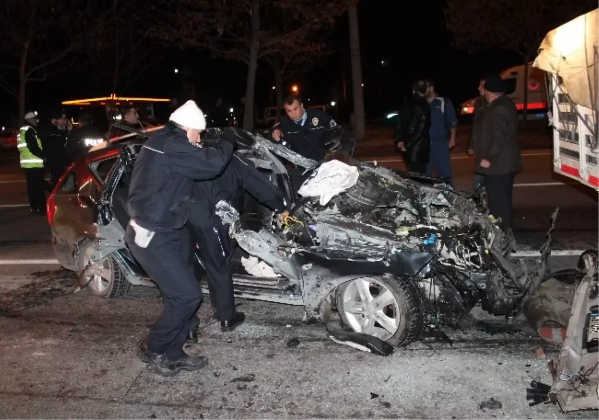 Konya\'da Anne ve Kızı Trafik Kazası Ayırdı