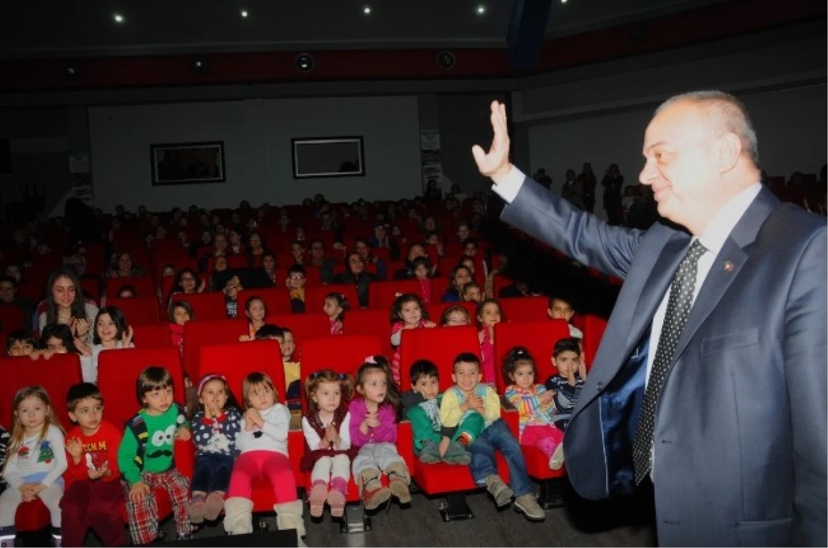 Başkan Ergün\'den Çocuklara Karne Jesti