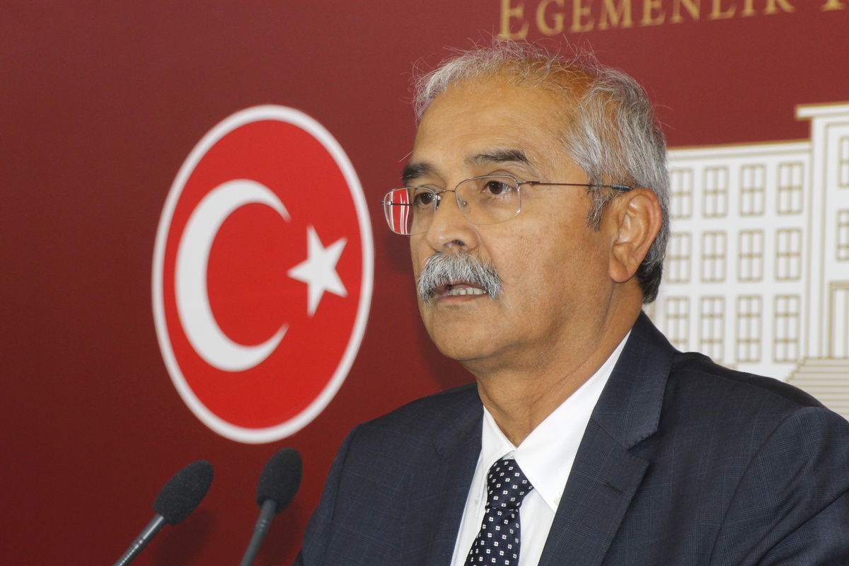 CHP\'li Milletvekilleri Sağlık Bakanı Müezzinoğlu\'nu Eleştirdi