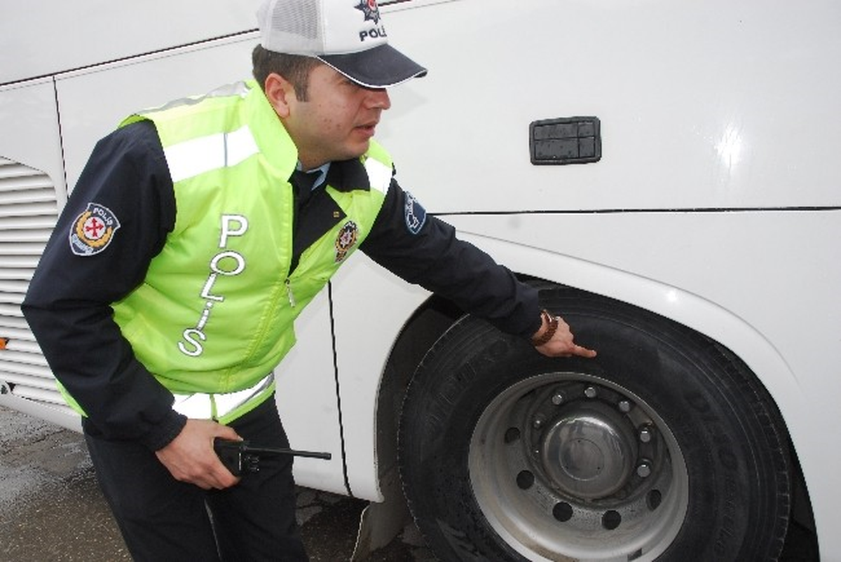 Düzce?Polisi?Kış?Lastikleri?Uygulaması?Yaptı