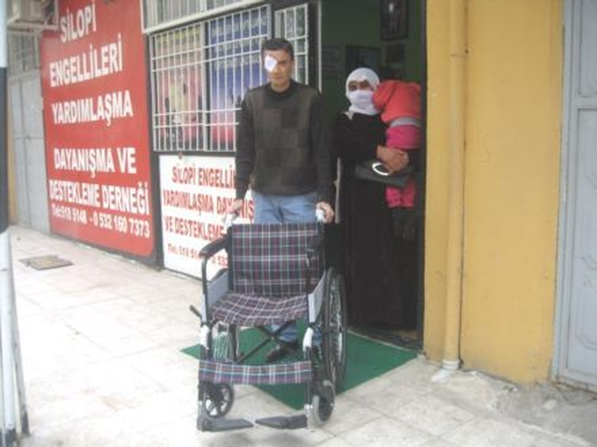 Engelli çocuk, tekerlekli sandalyeye kavuştu -
