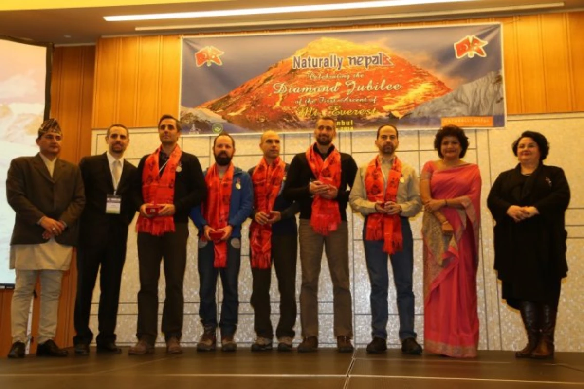 Everest\'e Tırmanan Türk Dağcılara Altın Madalya