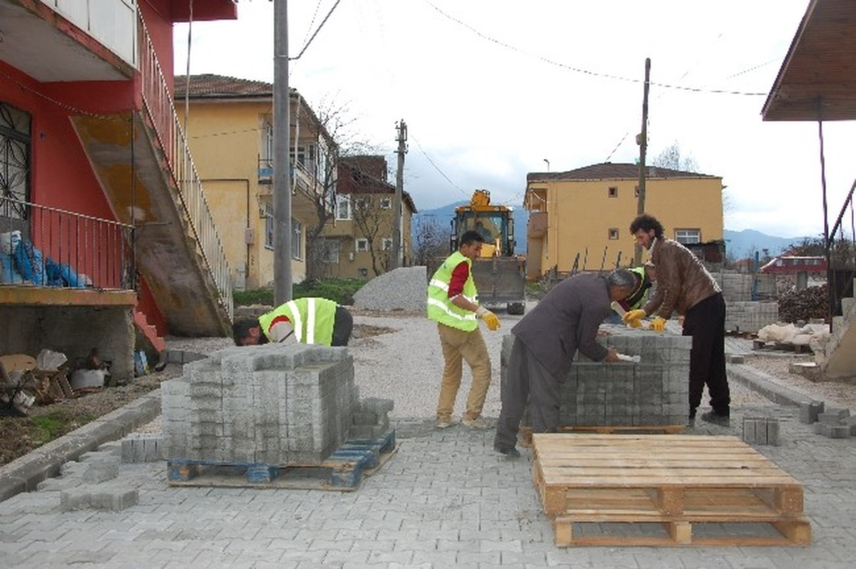 Kartepe Bağdat Mahallesi\'ne Kilitli Parke Döşeniyor