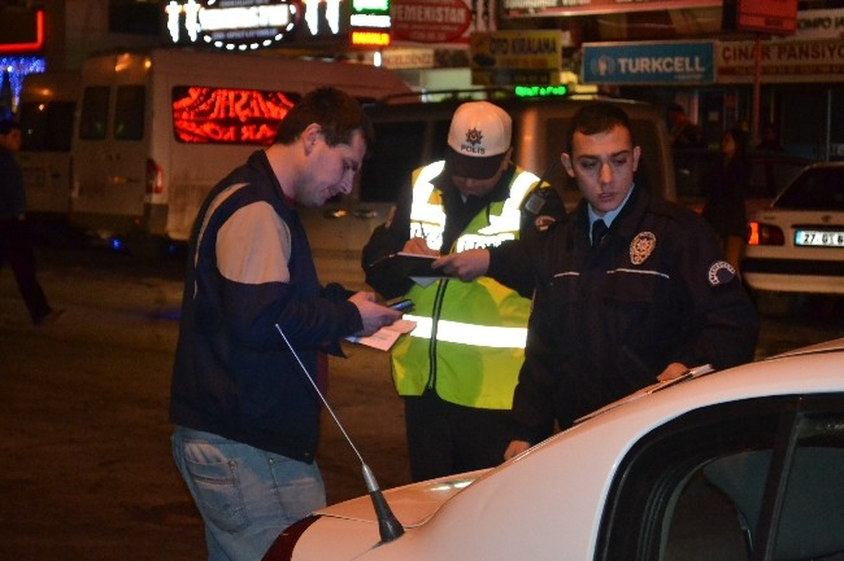 Çerkezköy\'de Motosiklet ile Otomobil Çarpıştı: 2 Yaralı