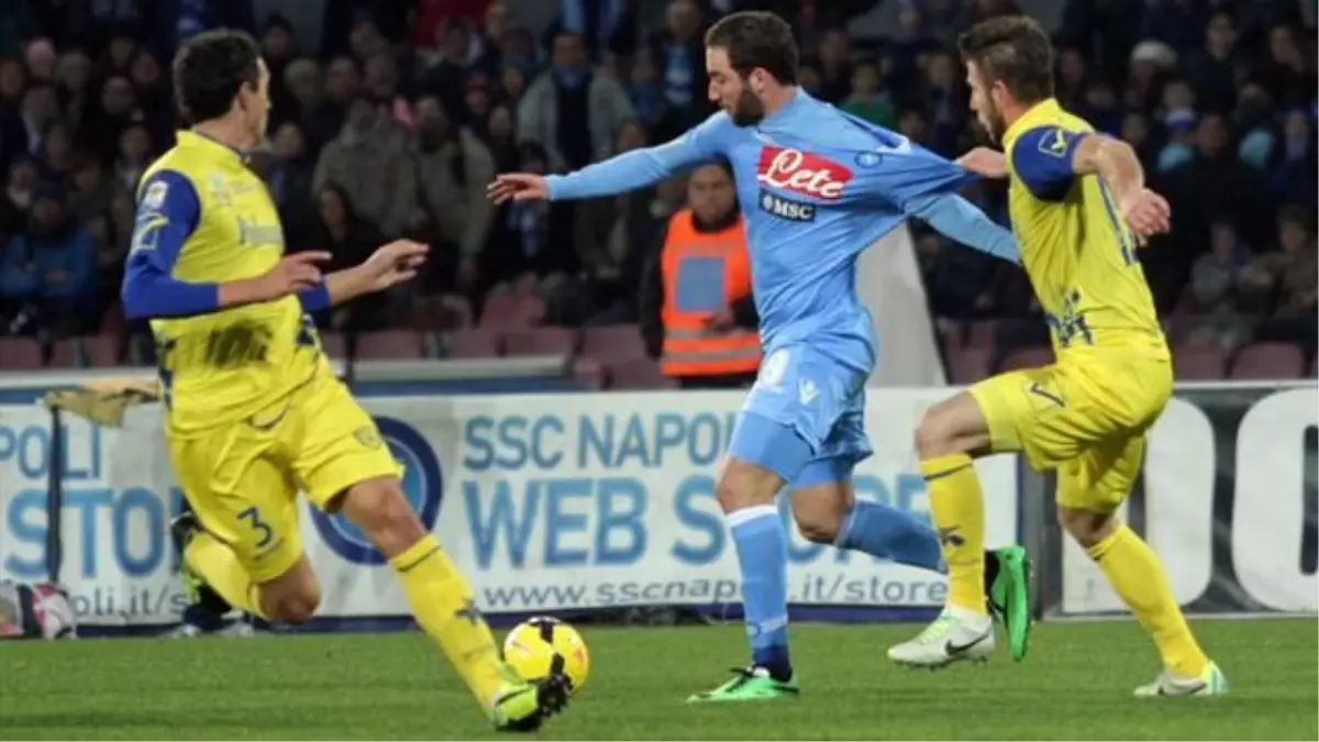 Napoli-Lazio: 1-0 / Higuain Napoli\'yi Yarı Finale Taşıdı