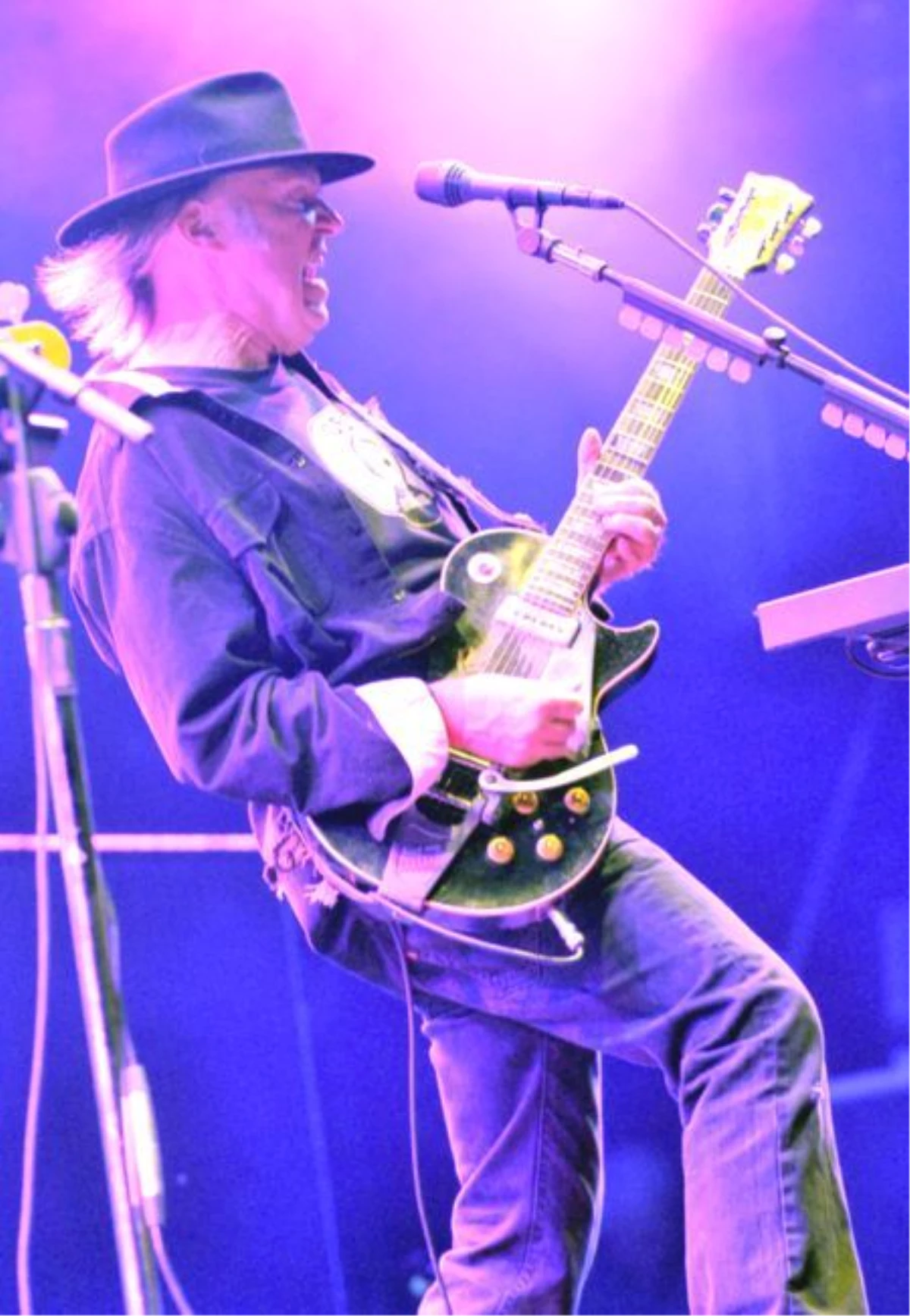 Neil Young, İstanbul\'da Konser Verecek