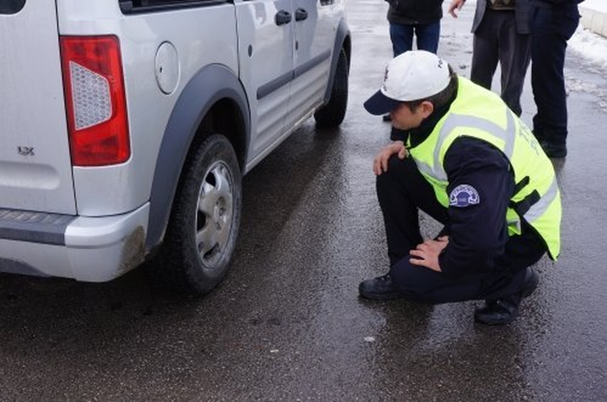 Gaziantep\'te Polisten Kış Lastiği Kontrolü
