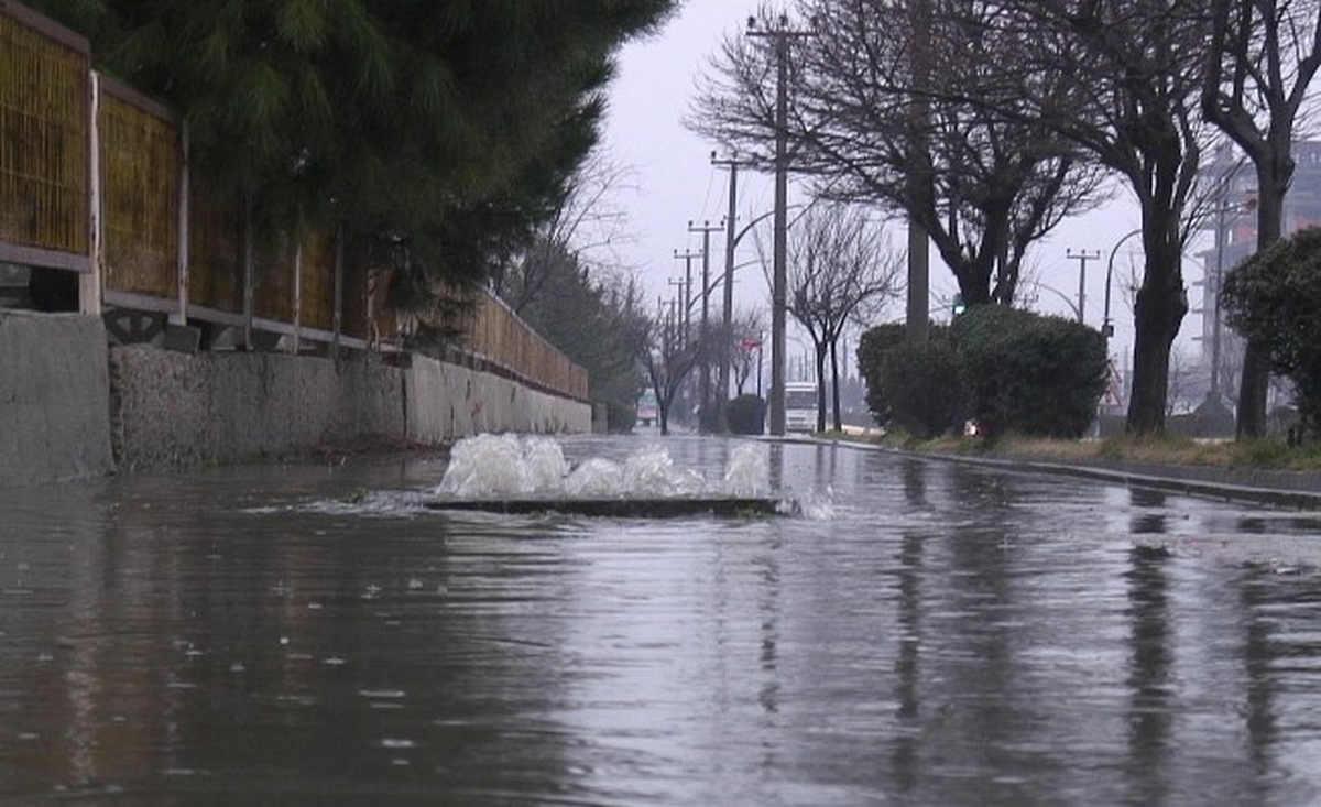 Sağanak Yağış Trafiği Aksattı