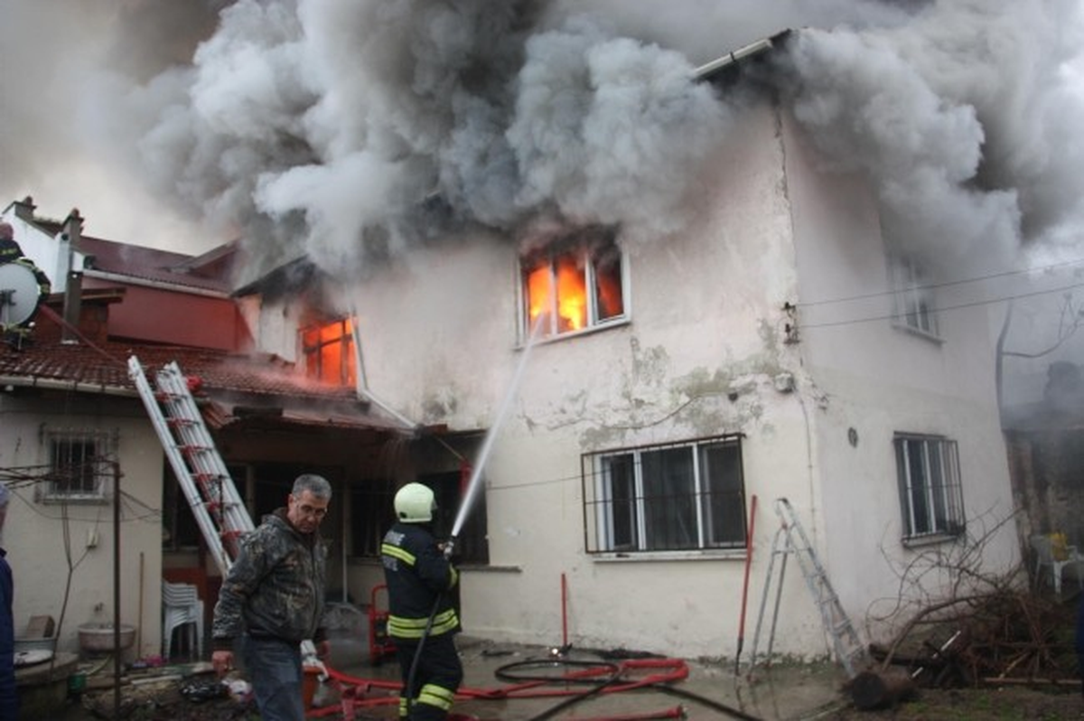 Sobadan Çıkan Yangın Evi Kül Etti